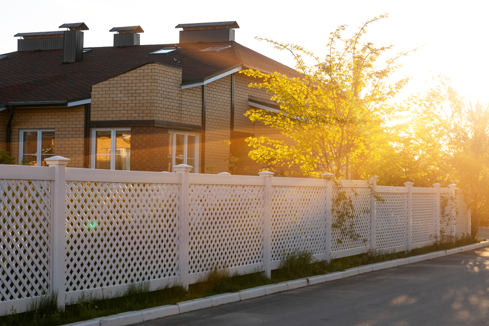 White,plastic,fence,around,a,typical,house,in,a,cottage