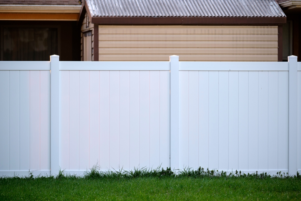 White,plastic,fence,for,back,yard,protection,and,privacy