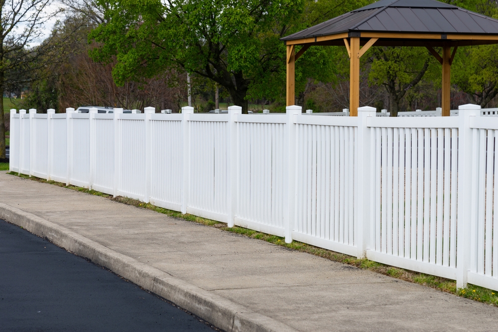 White,vinyl,fence,fencing,of,private,property,security,nature,plastic