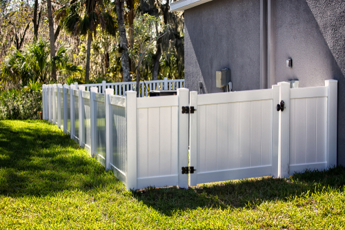 Vinyl,fence,with,gate,solid,and,semi,privacy