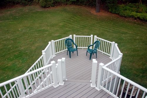 Hexagonal,deck,in,suburban,backyard